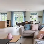 Semesterbostad Hues Utlucht 2 *